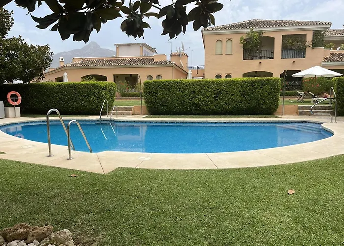 Puerto Banus Apartment For 4 - Pool Bbq & Terrace