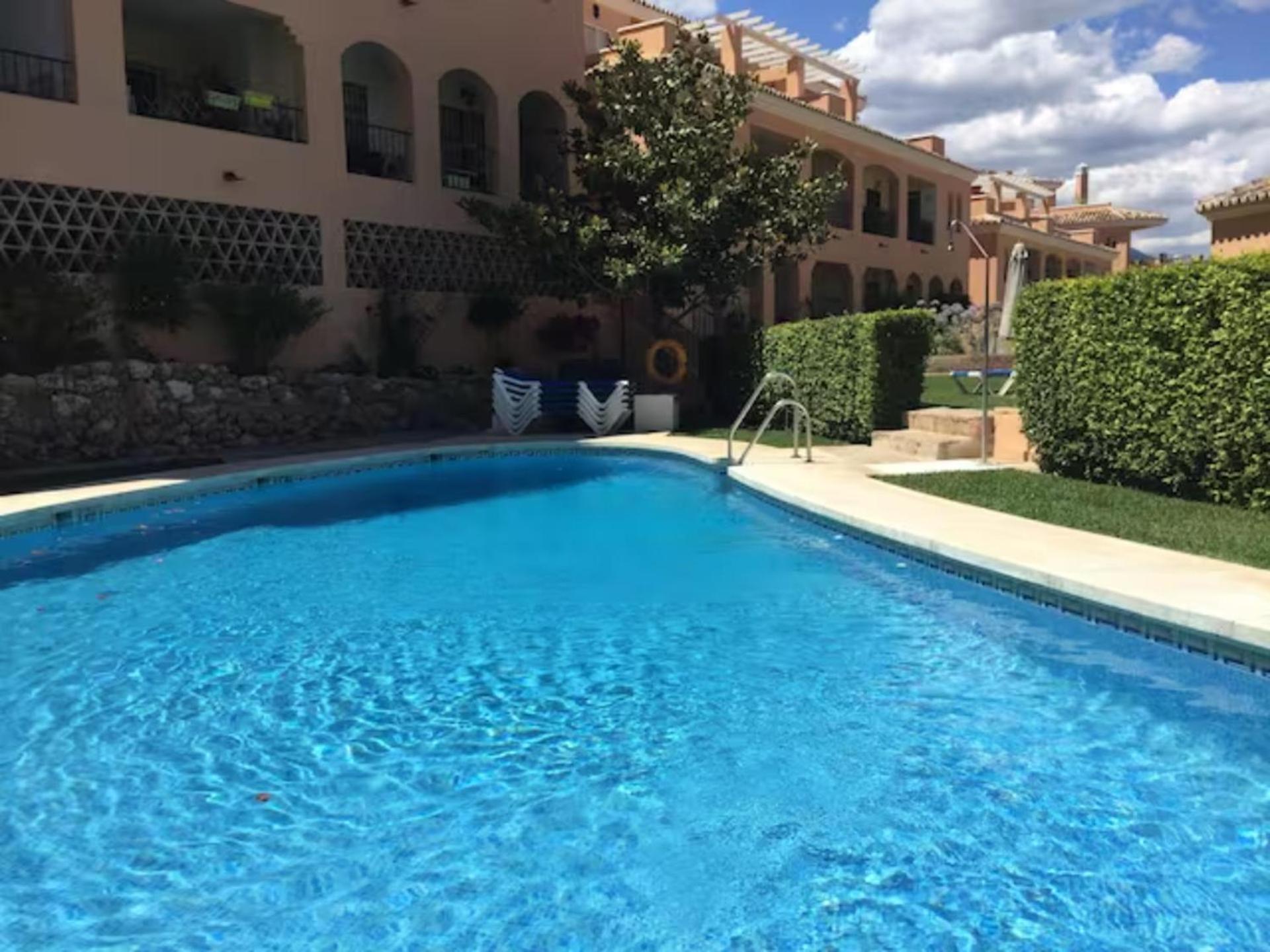 Puerto Banus For 4 - Pool Bbq & Terrace Apartment