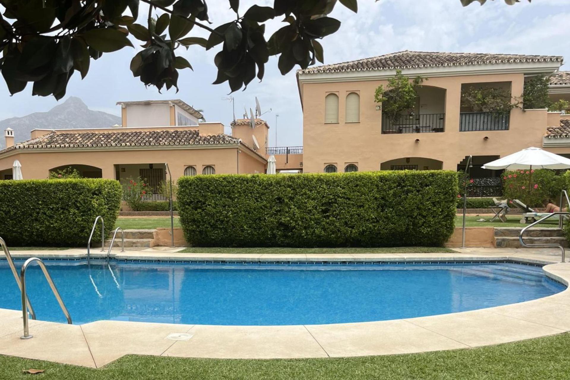 Puerto Banus For 4 - Pool Bbq & Terrace Apartment